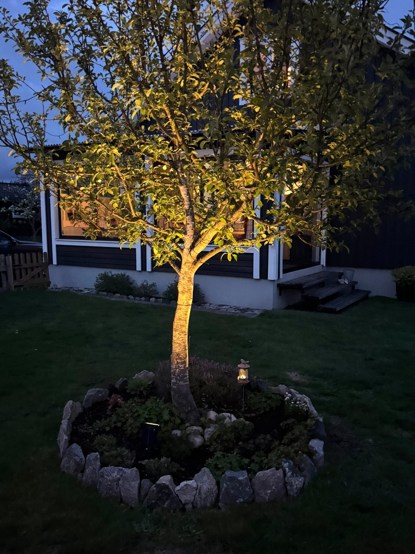 Terra – Solarna lampa ogrodowa