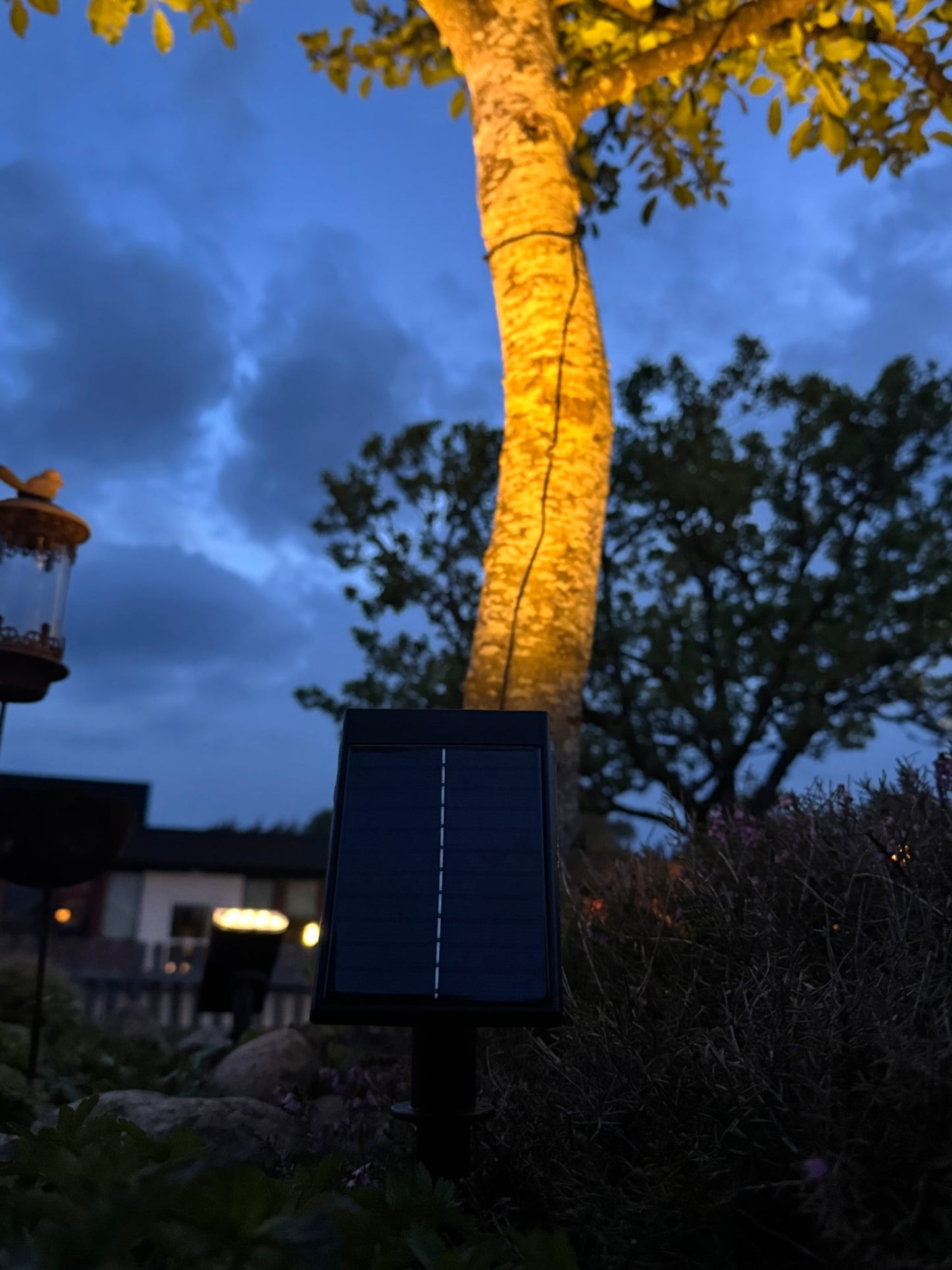 Terra – Solarna lampa ogrodowa